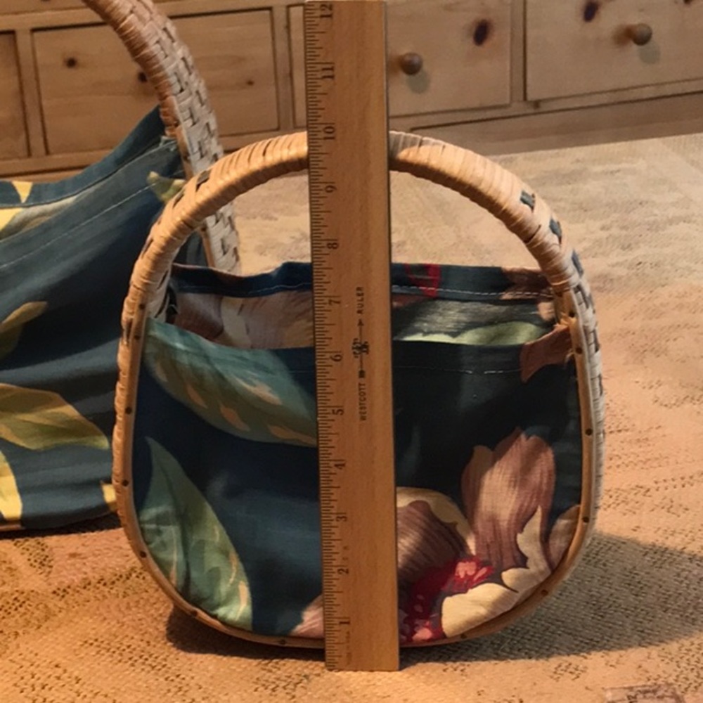 Craft/Yarn/Purse - Picture 8 of 9